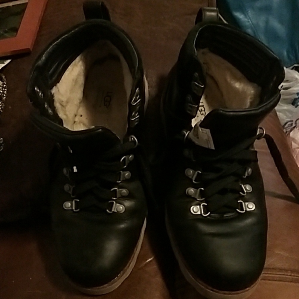 UGG OLIVERT BOOT size 12